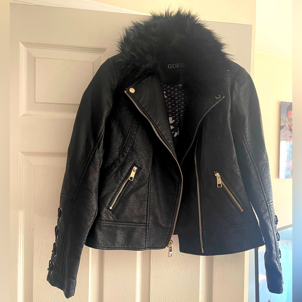 Guess Faux-leather black jacket with faux-fur collar size L